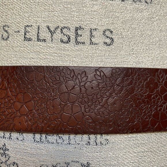 Brown Floral Faux Leather Belt with Ornate Rhinestone Flower Buckle - Picture 4 of 10